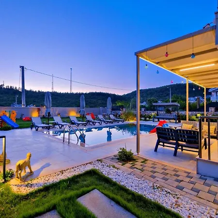 Oludeniz 4 Bedroom Vilă