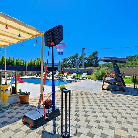 Oludeniz 4 Bedroom 9441 *