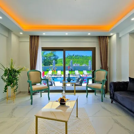 Oludeniz 4 Bedroom 9441 *