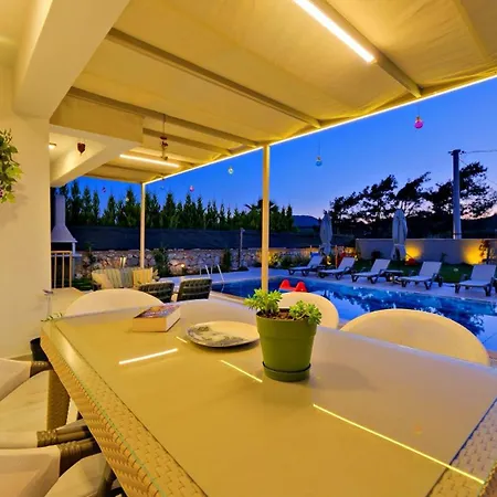 Oludeniz 4 Bedroom 9441 Вилла *