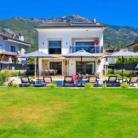 Oludeniz 4 Bedroom 9441 Вилла
